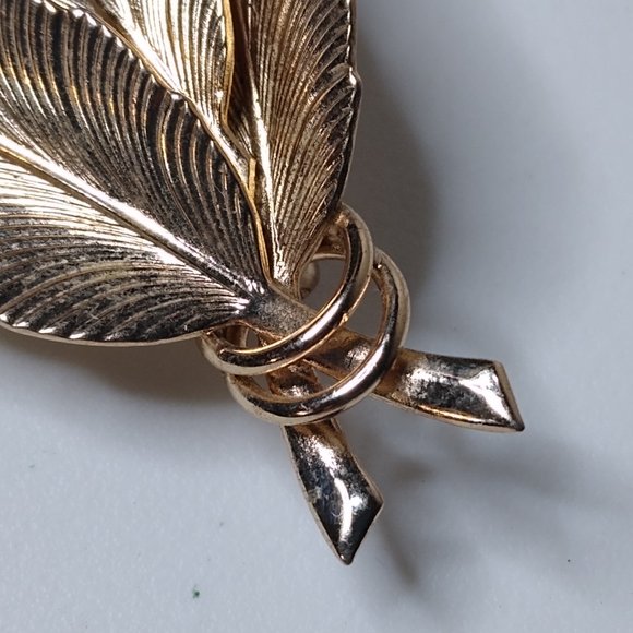 Vintage Metal 3 Feather Brooch - Picture 5 of 14
